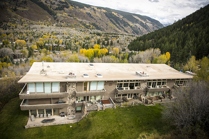 https://kohlsfoamsystems.com/wp-content/uploads/2021/06/Aspen-condos-spray-foam-roofing-after.jpg